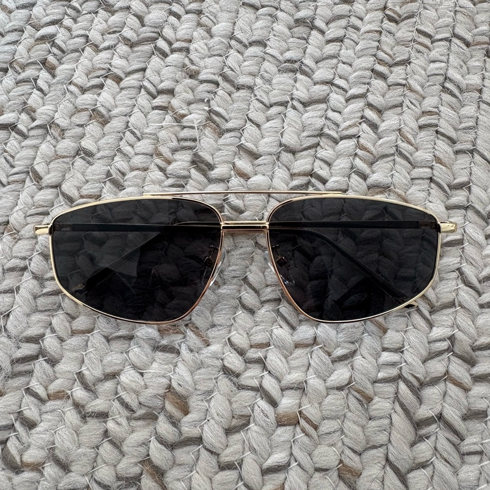 BRAND NEW, NEVER WORN. Gold Aviator Sunglasses